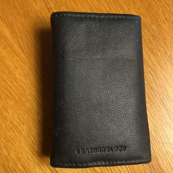 Leatherology Black Key Case and Credit Card Holder. - Picture 5 of 6